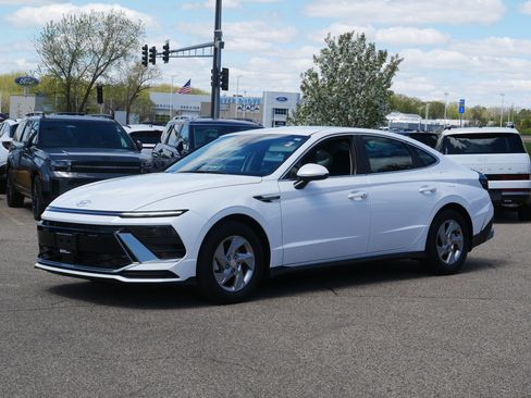 Certified 2025 Hyundai Sonata SE FWD image 2
