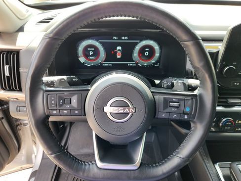 Certified 2024 Nissan Pathfinder Platinum w/ Black Appearance Package AWD/4WD image 9