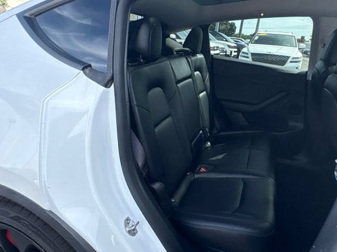 Used 2022 Tesla Model Y Performance AWD/4WD image 16