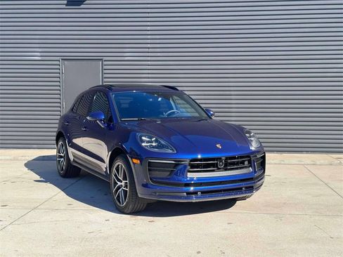 Certified 2026 Porsche Macan AWD/4WD image 12