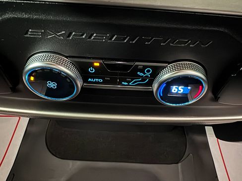Used 2024 Ford Expedition Max XLT image 40
