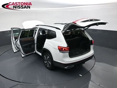 Used 2024 Volkswagen Atlas SE image 40