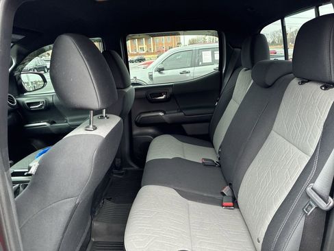 Used 2021 Toyota Tacoma TRD Off-Road image 19