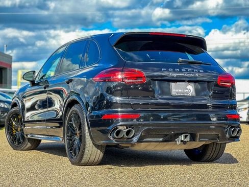 Used 2016 Porsche Cayenne Turbo S image 36