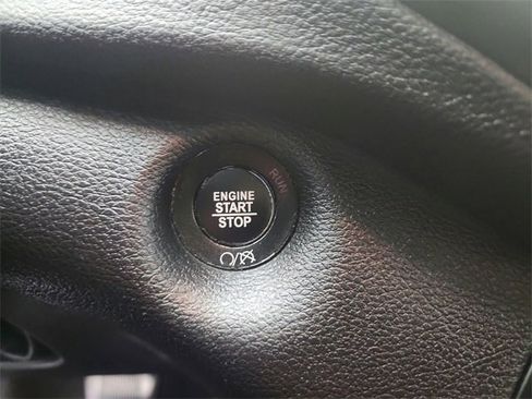 Used 2020 Jeep Cherokee Limited image 34