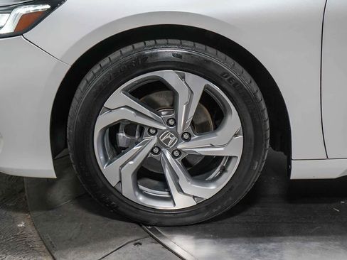 Used 2018 Honda Accord EX image 9