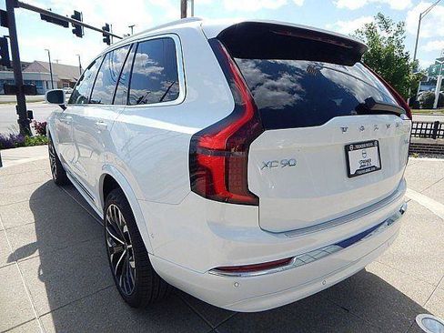 Certified 2025 Volvo XC90 T8 Plus w/ Protection Package Premier AWD/4WD image 10