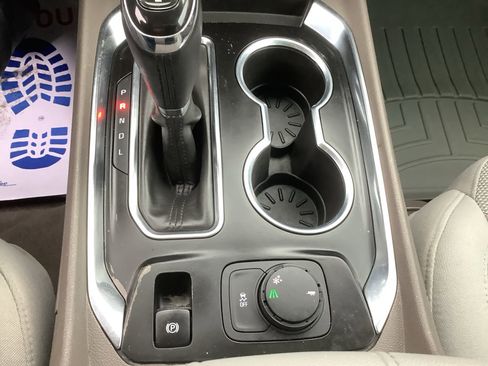 Used 2018 Chevrolet Traverse LT image 19