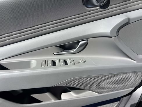 Used 2025 Hyundai Elantra SEL image 16