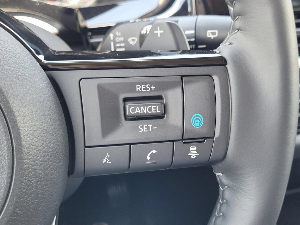 Used 2023 Nissan Pathfinder SL w/ Lighting Package (N92) FWD image 23