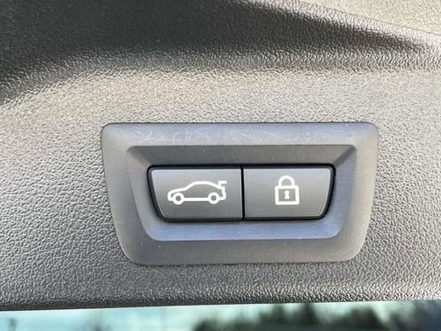 Used 2022 BMW X5 M50i image 11