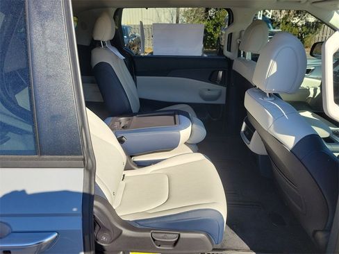 New 2026 Kia Carnival EX image 12