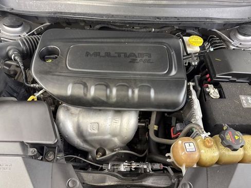 Used 2021 Jeep Cherokee Latitude Plus image 17