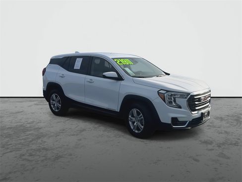 Used 2024 GMC Terrain SLE image 2