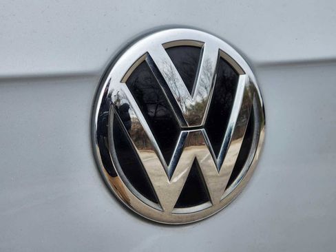 Used 2019 Volkswagen Tiguan SE w/ Panoramic Sunroof Package image 11