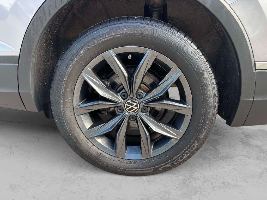 Used 2023 Volkswagen Tiguan SE AWD/4WD image 9