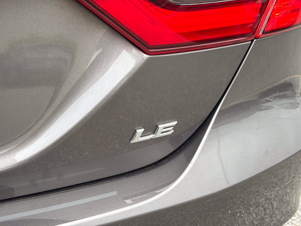Used 2022 Toyota Camry LE FWD image 13