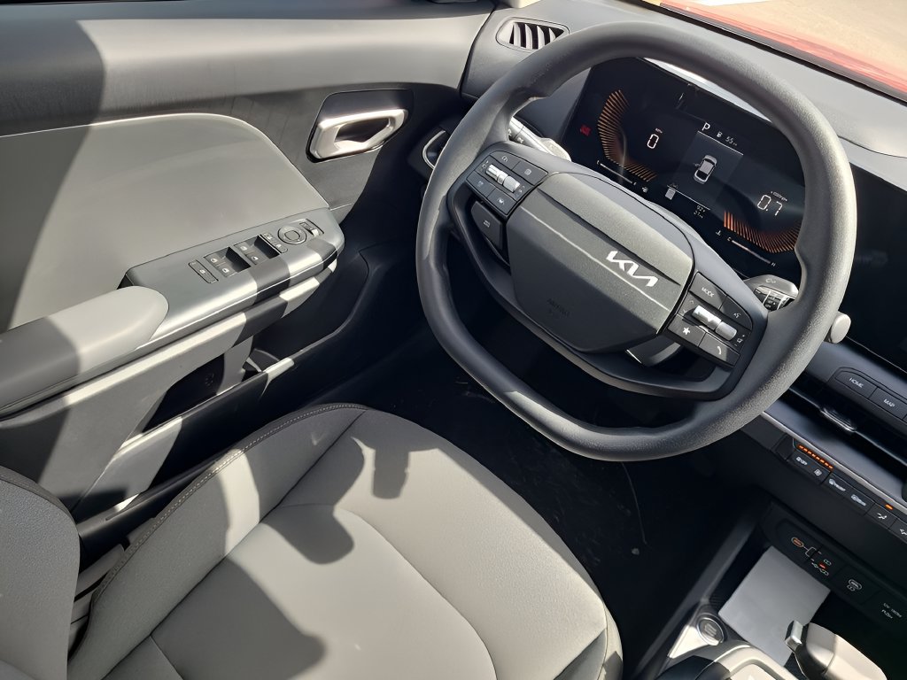 Used 2025 Kia K4 FWD image 16