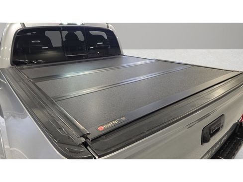 Used 2019 Toyota Tacoma Limited image 17