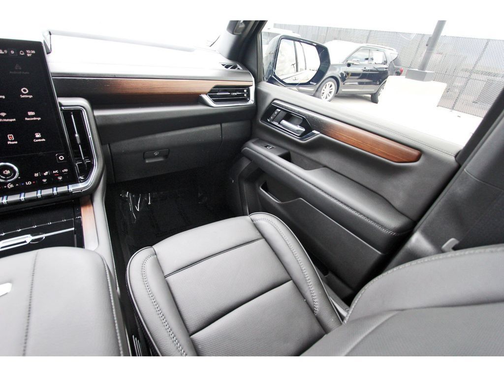 Used 2026 GMC Yukon XL Denali w/ Sun & Power Step Package AWD/4WD image 10