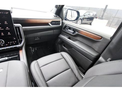 Used 2026 GMC Yukon XL Denali w/ Sun & Power Step Package AWD/4WD image 10