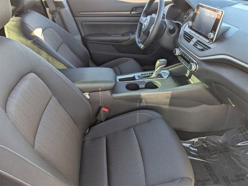Used 2025 Nissan Altima 2.5 S image 9