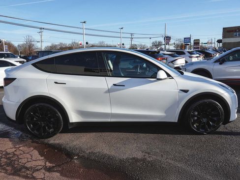 Used 2022 Tesla Model Y Long Range image 4