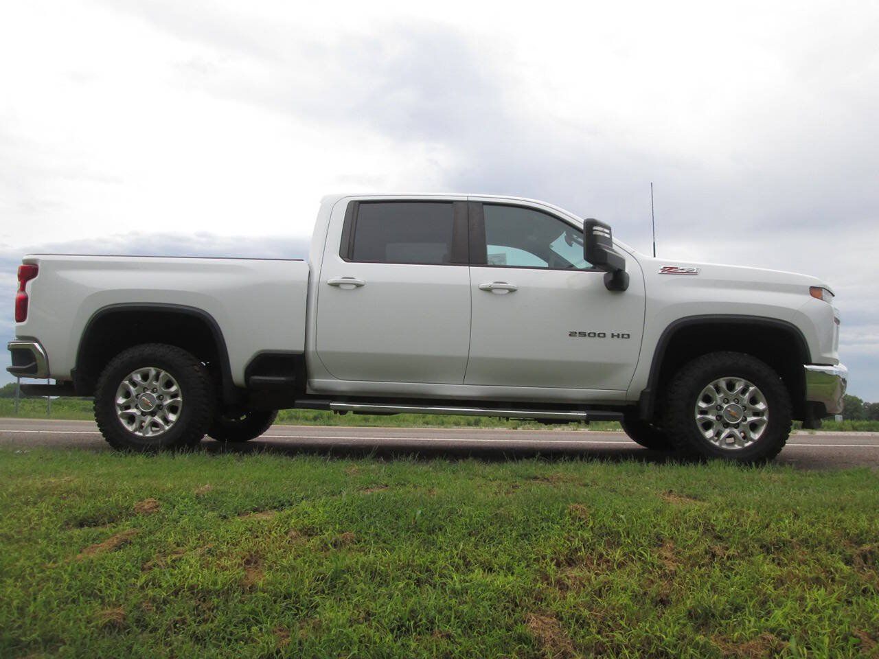 Used 2023 Chevrolet Silverado 2500 LT w/ Convenience Package AWD/4WD image 5