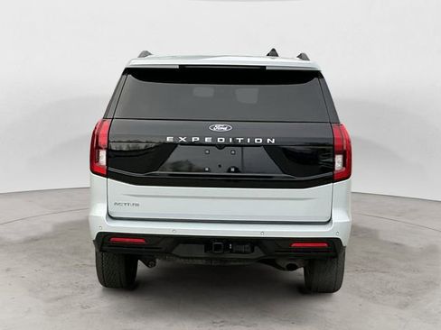 Certified 2025 Ford Expedition Active AWD/4WD image 4