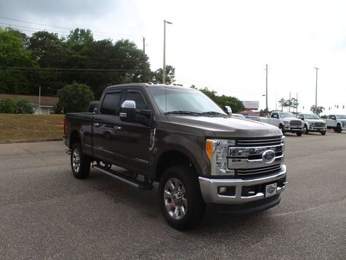 Used 2017 Ford F250 Lariat w/ Chrome Package AWD/4WD image 3