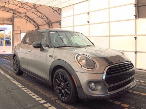Used 2019 MINI Cooper 4-Door Hardtop image 7