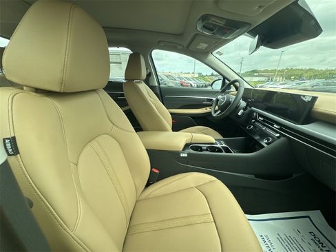 New 2025 Hyundai Sonata Limited image 13