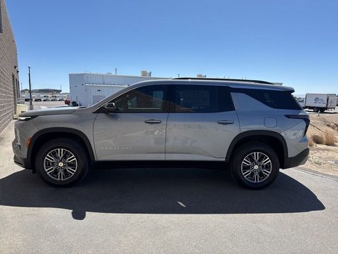 New 2026 Chevrolet Traverse LT image 8