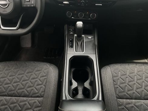 Used 2025 Nissan Kicks SV AWD/4WD image 12
