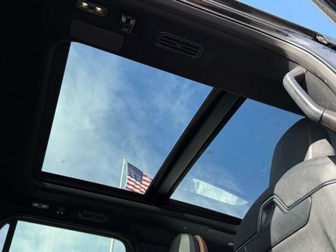 Used 2025 Lincoln Navigator Reserve image 3