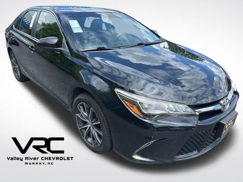 Used 2017 Toyota Camry XSE FWD image 1