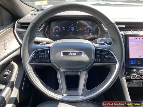 Certified 2022 Jeep Grand Cherokee Overland AWD/4WD image 17