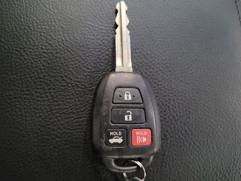 Used 2016 Toyota Camry LE FWD image 32
