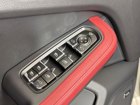 New 2026 Porsche Macan image 24