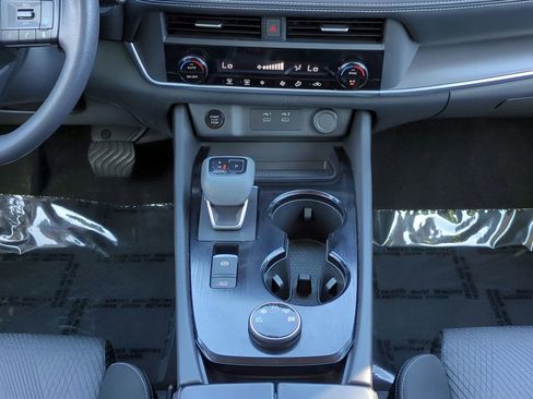 Certified 2024 Nissan Rogue SV image 19