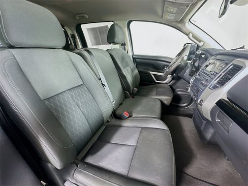 Used 2017 Nissan Titan SV image 37