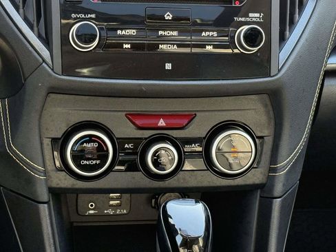 Used 2021 Subaru Crosstrek 2.5i Sport w/ Moonroof Package image 18