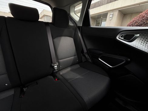 Used 2025 Kia Soul LX w/ LX Technology Package FWD image 35