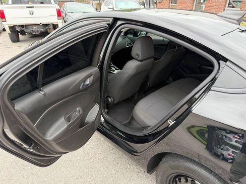 Used 2018 Chevrolet Cruze LS FWD image 13