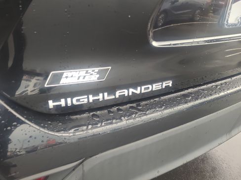 Used 2021 Toyota Highlander XLE AWD/4WD image 32