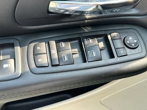 Used 2018 Dodge Grand Caravan SE w/ UConnect Hands-Free Group FWD image 25
