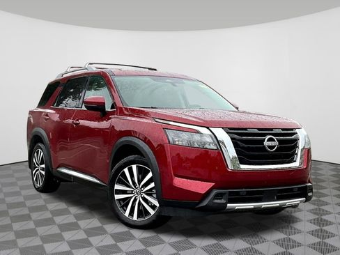 Certified 2025 Nissan Pathfinder Platinum w/ Cargo Package AWD/4WD image 3