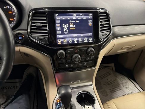 Used 2020 Jeep Grand Cherokee Limited image 19