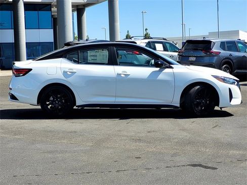 New 2025 Nissan Sentra SR w/ Midnight Edition image 3