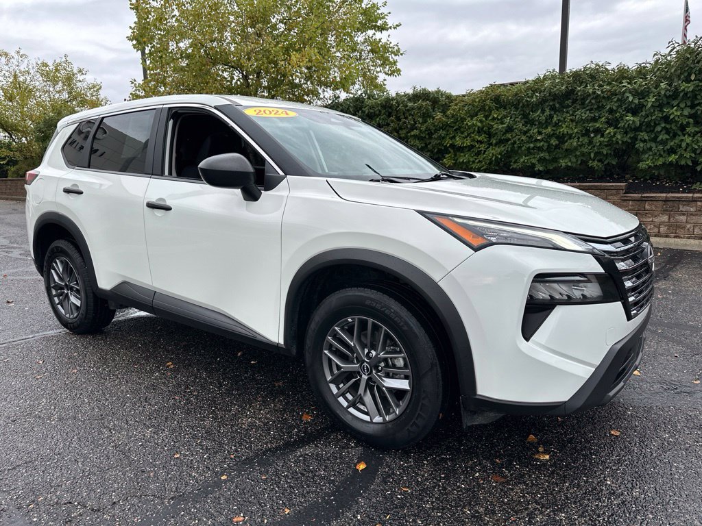 Used 2024 Nissan Rogue S AWD/4WD image 13